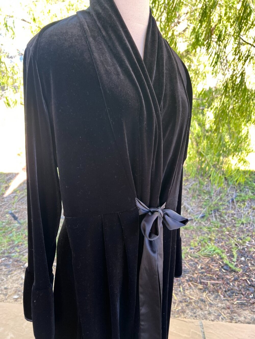 Soma Intimates Black Velvet Robe - Wrap Around - Flared Sleeves - Size Large - Picture 7 of 13